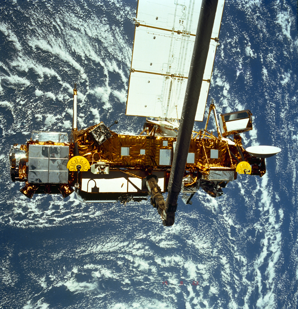 Huge Defunct Satellite to Plunge to Earth Soon, NASA Says